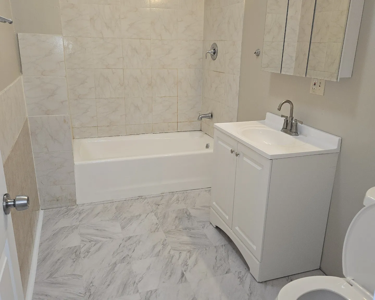 2 bed, 1200 sqft, $1,300 — Photo 2