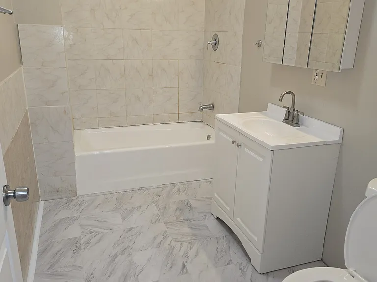 512 S Cicero Ave #2 — Photo 2
