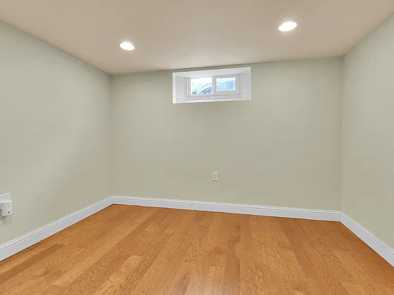2245 S Franklin St — Photo 36