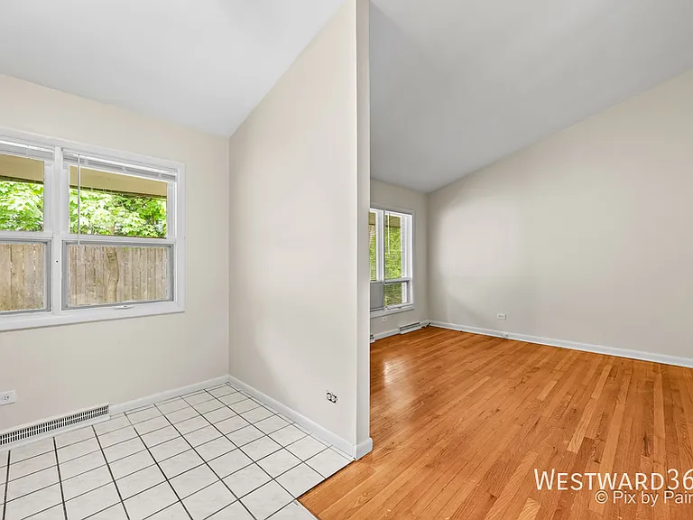 325 E Lake St — Photo 10