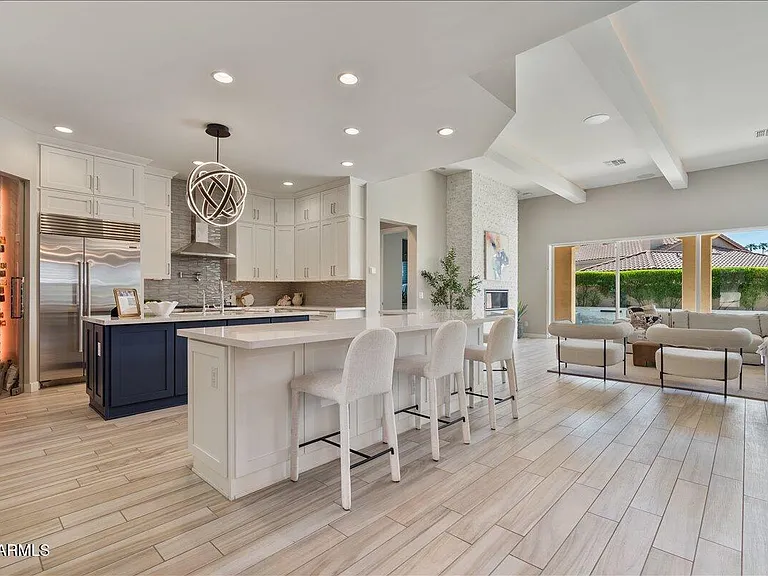 5543 E Beryl Ave — Photo 1