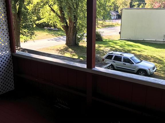 5th image of 162 Main St APT F