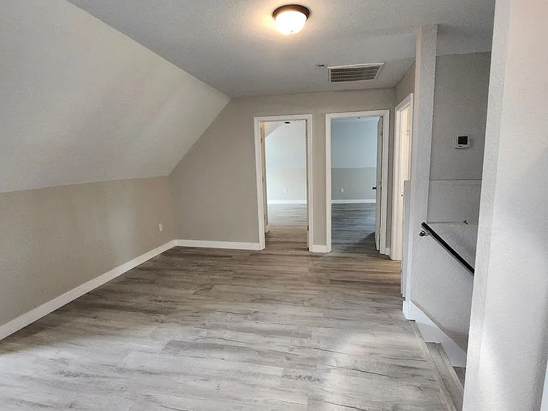 203 W Morrison St — Photo 14