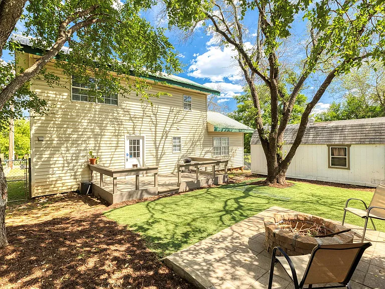 11004 Elm St — Photo 19