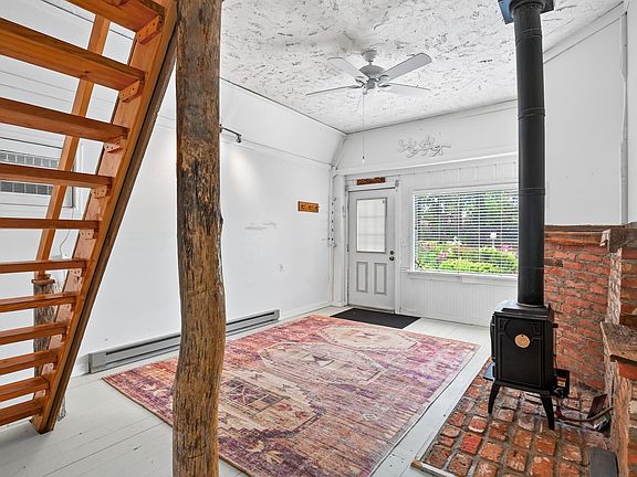 4th image of 215 Franklin Ave E