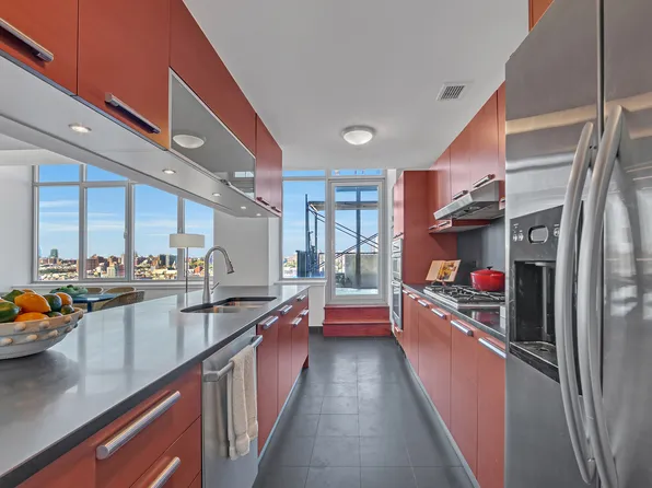 1485 5th Avenue image 7 of 24