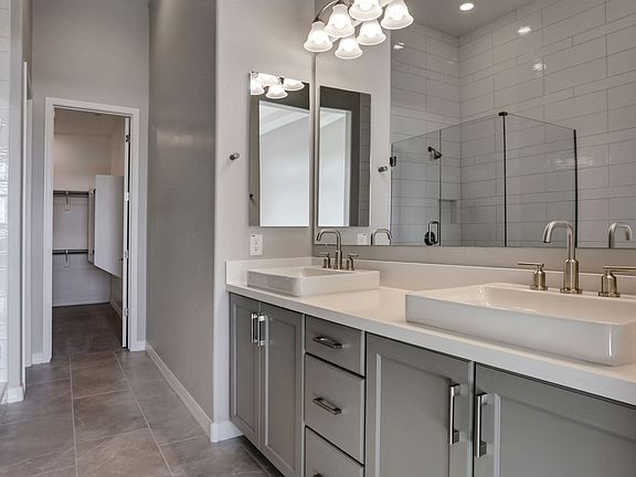 Palatial owner s bath