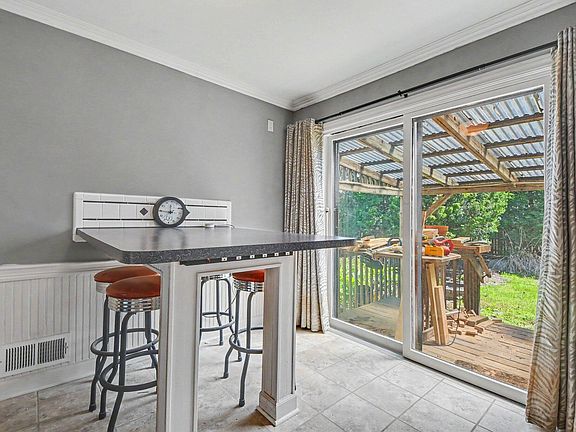 4th image of 532 Clayton Ave NW