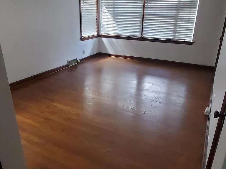 6302 Sutherland Ave #1W — Photo 1