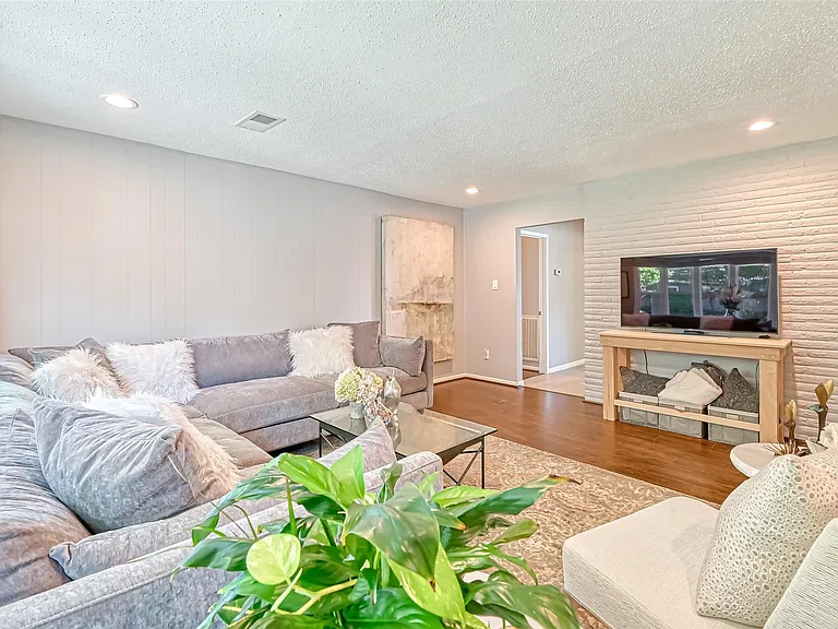 13914 Saint Marys Ln — Photo 11