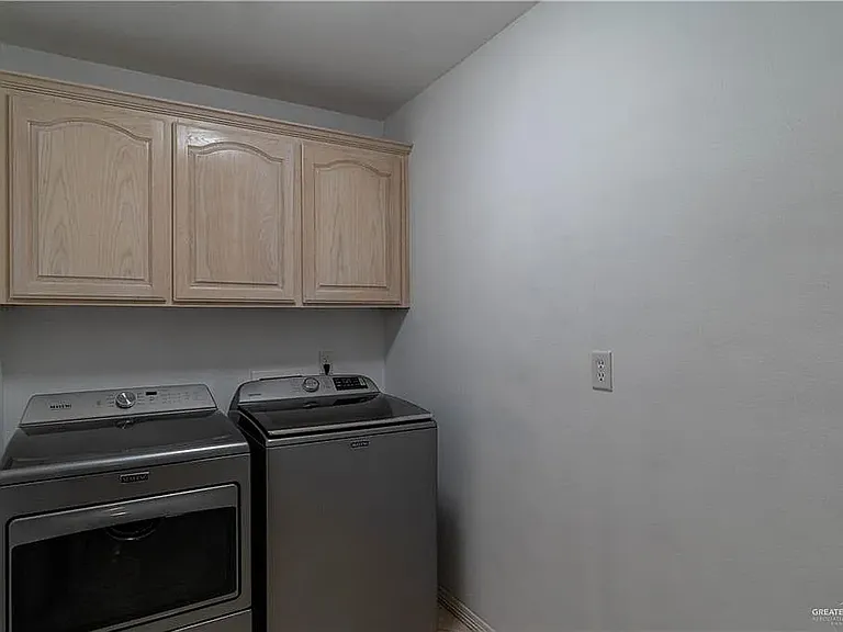 504 E Biyaneta Ave — Photo 13