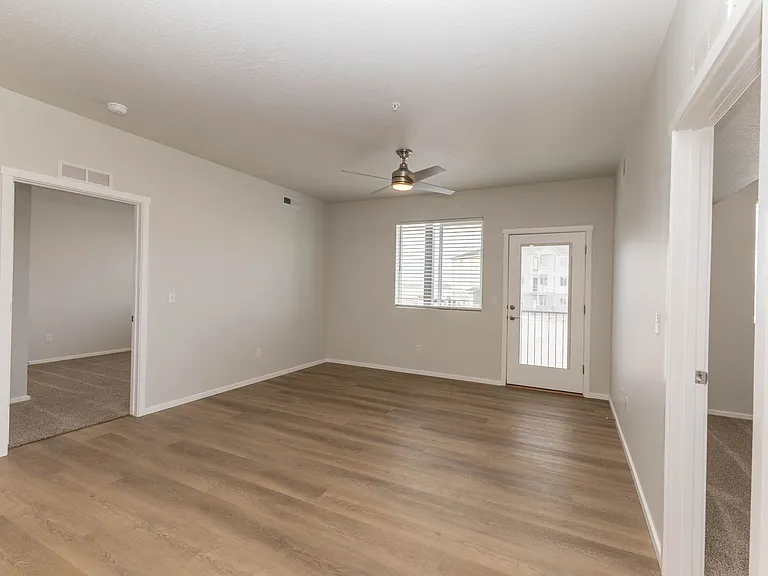 550 N Haskett St — Photo 6
