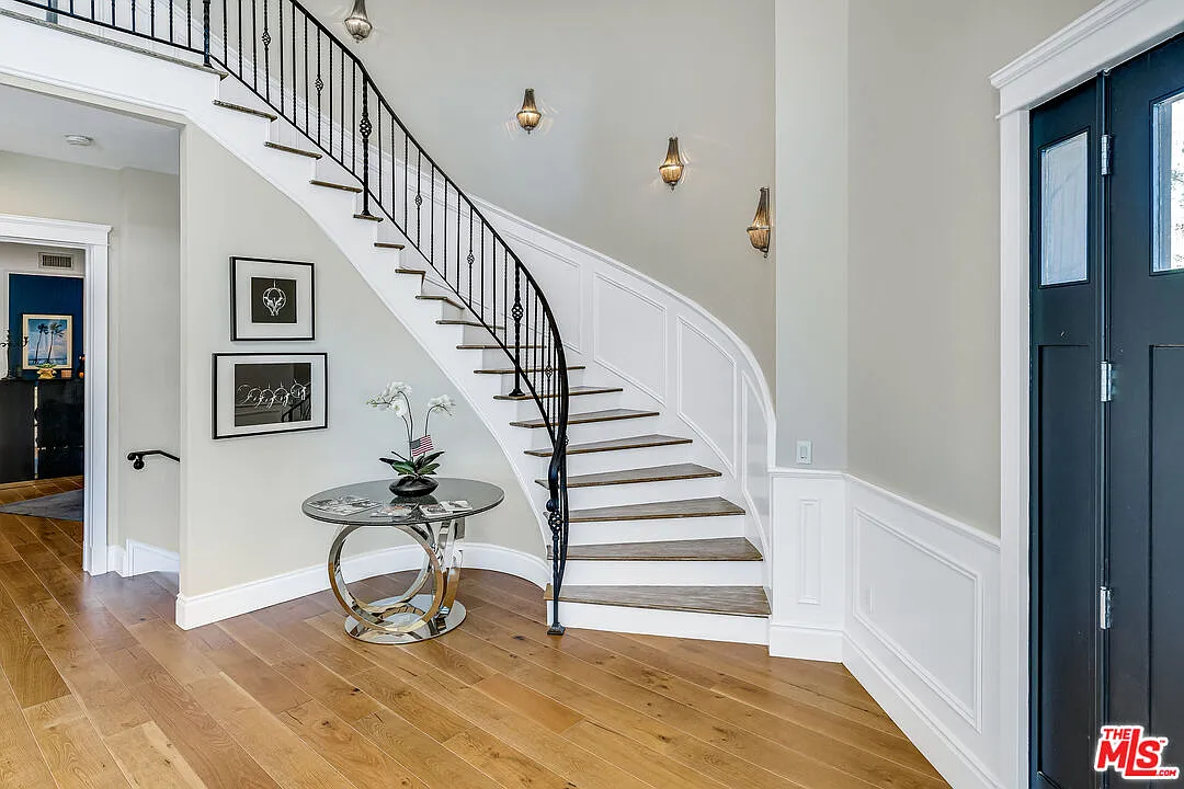 5 bed, 4.5 bath, 4518 sqft, $15,000 — Photo 4