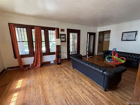 3rd image of 732 15th St