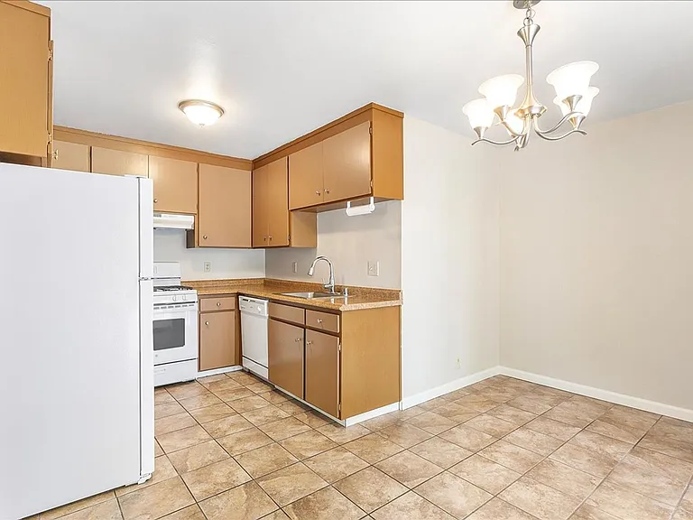 2120 San Antonio Ave #E — Photo 6