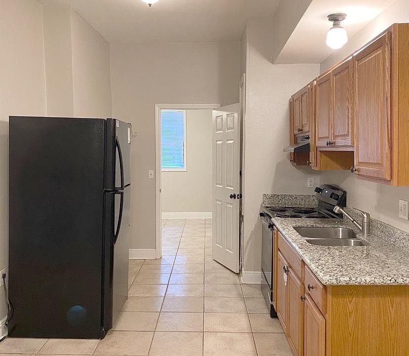 Updated kitchen, granite countertops