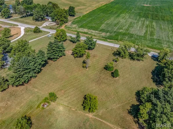 22809 Saint Rose Rd, Highland, IL 62249