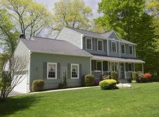 99 Derbyshire Dr, Cranston, RI 02921