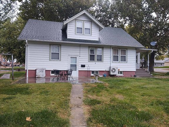 2nd image of 221 S Pine St