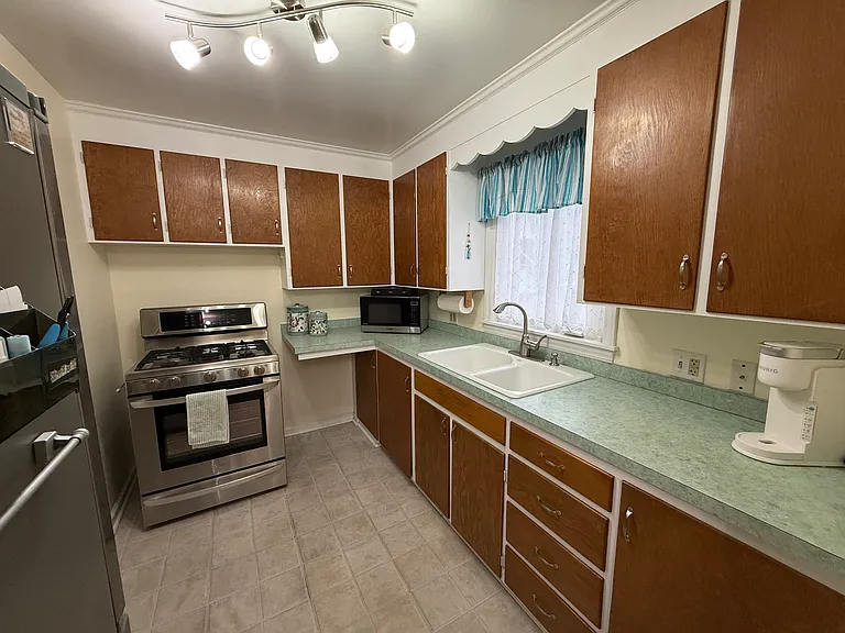 Arbordale Ave — Photo 9