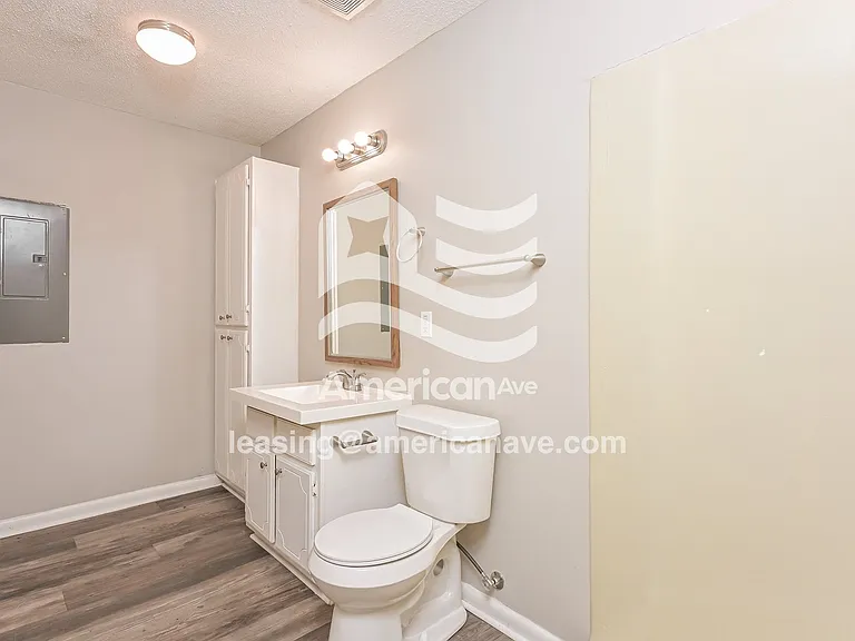 1237609_011_bathroom_12.jpg