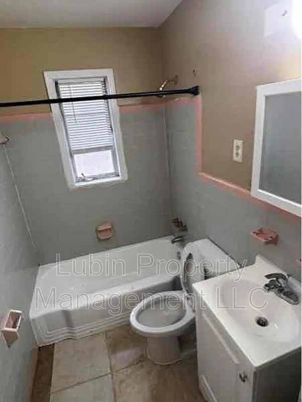 Building Photo - 2037 Durham Ave