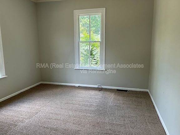 4th image of 121 W Chappell St