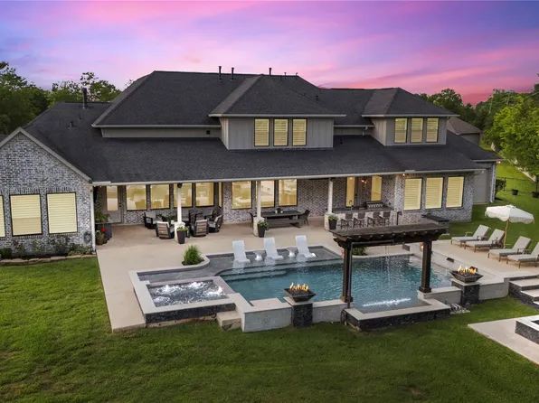 32803 Whistler Ct, Weston Lakes, TX 77441