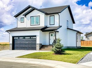 4 Williams Ave, Olds, AB T4H 0E6