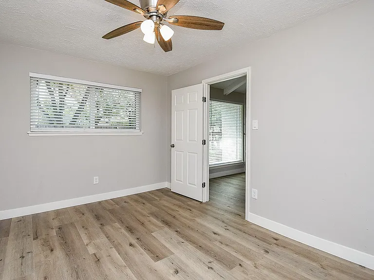 2835 Colony Dr — Photo 21