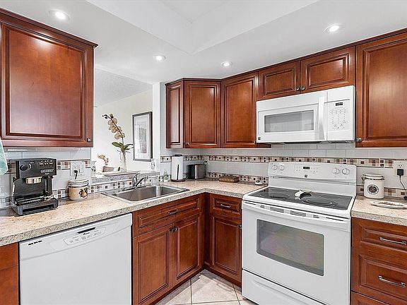 4th image of 1480 NW 80th Avenue #207