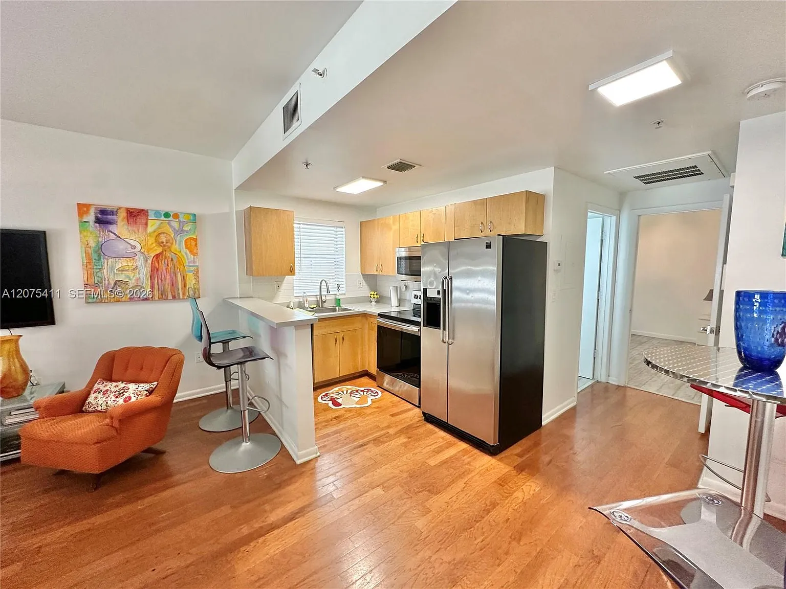 The Ruskin Condo — Photo 2