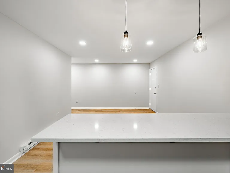 300 N Penn St #W7 — Photo 12