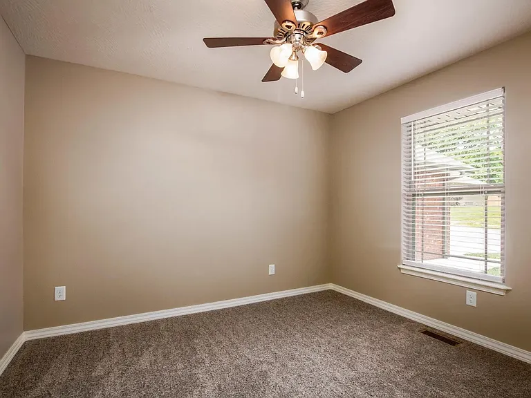 1064 E Lakota St — Photo 20