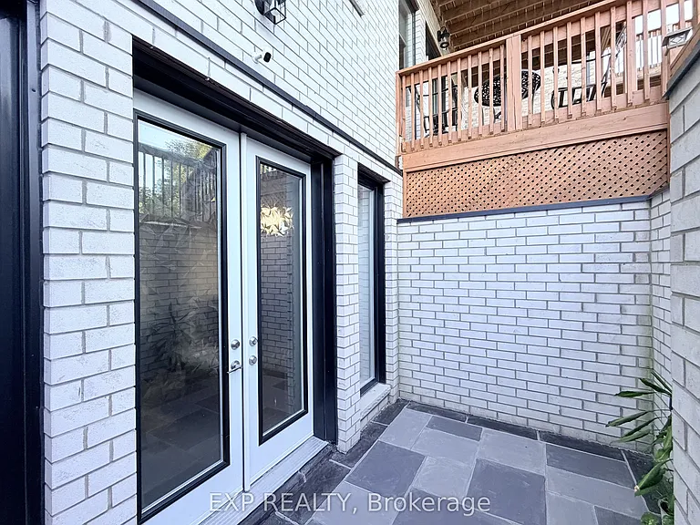 1606 Sandhurst Cres — Photo 10