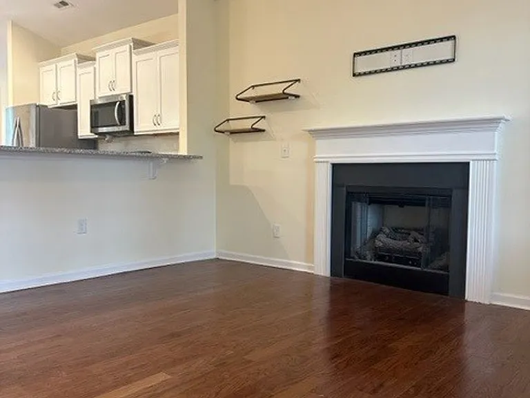 103 Grand Oaks Dr — Photo 3
