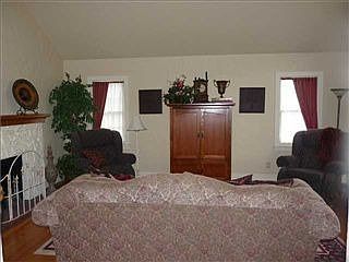 2nd image of 840 Oak Ave
