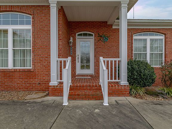 3rd image of 109 Stonehedge Rd