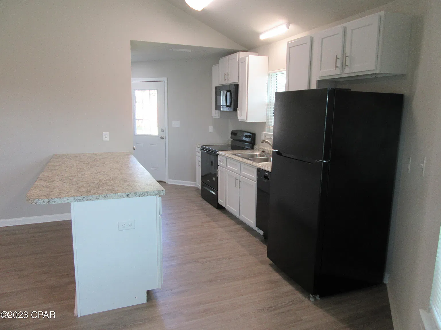 1 bed, 900 sqft, $1,195 — Photo 3