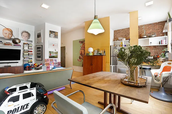 Rented by AVENUE 8 INC | media 6