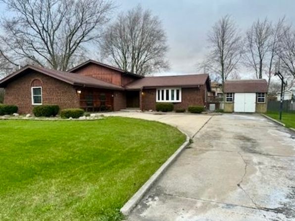 643 Country Ln, Beecher, IL 60401