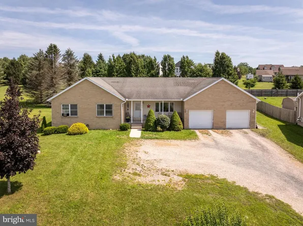 610 Harvey Winters Dr, Oakland, MD 21550