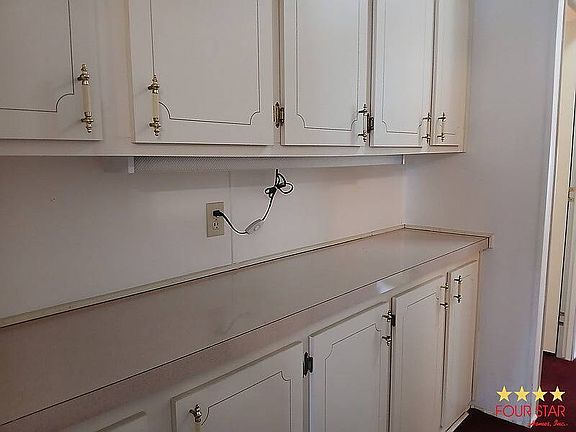 4th image of 370 Kingslake Dr #370