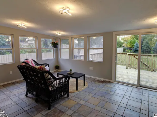 1105 Culpepper Ave, Bellevue, NE 68005