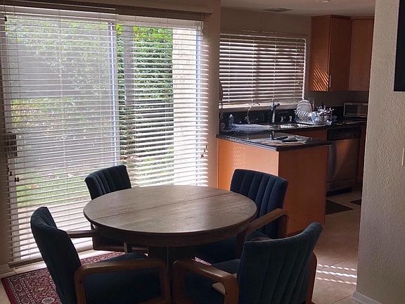 3rd image of 115 Sparrowhawk Ln