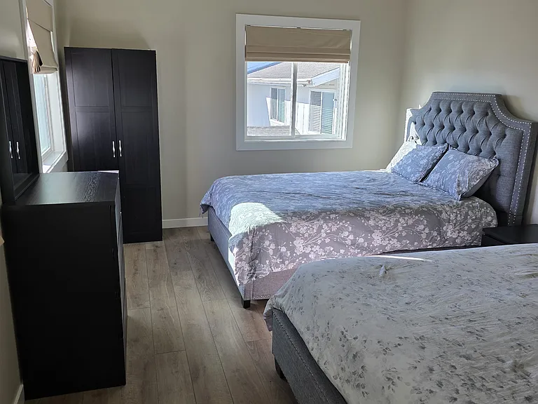 Bdrm (2) with 2 queen-size beds