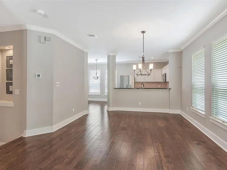 1207 Nagle St — Photo 12