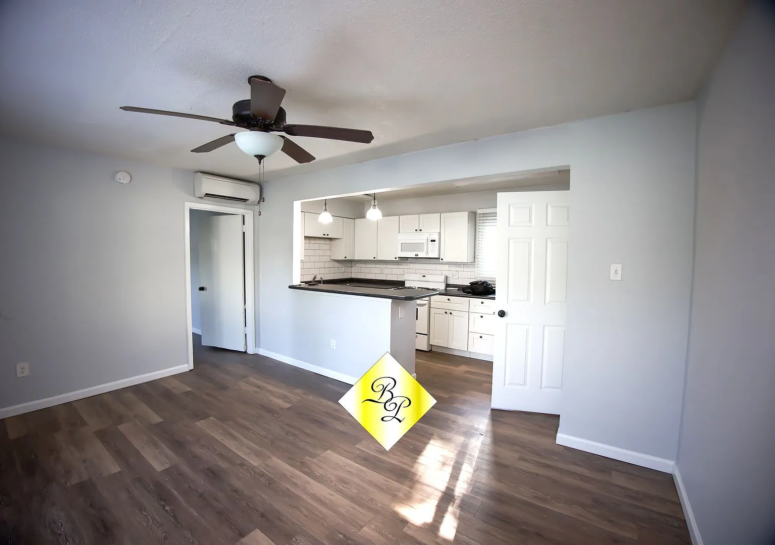 33 N Rembert — Photo 4