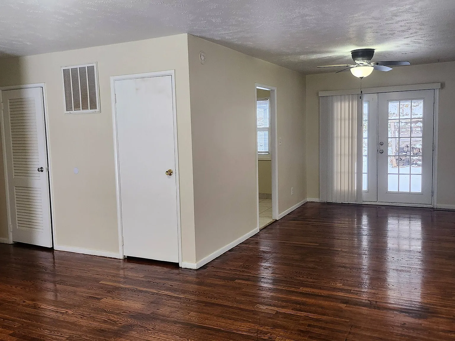 3 bed, 1189 sqft, $1,700 — Photo 3