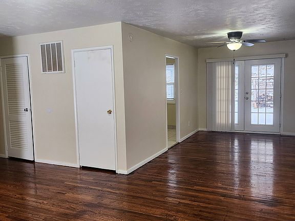 3rd image of 6 Lynnwood Dr